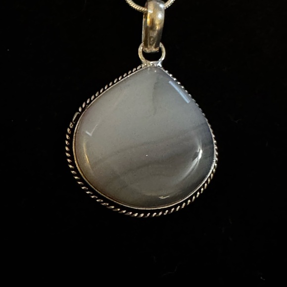 Gray Agate Silver Pendant Necklace - Picture 4 of 5